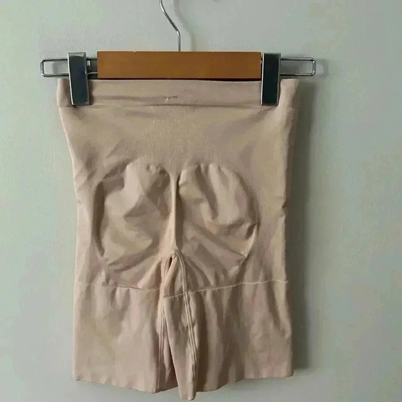 NWT Spanx OnCore Mid-Thigh Short M - Picture 6 of 6